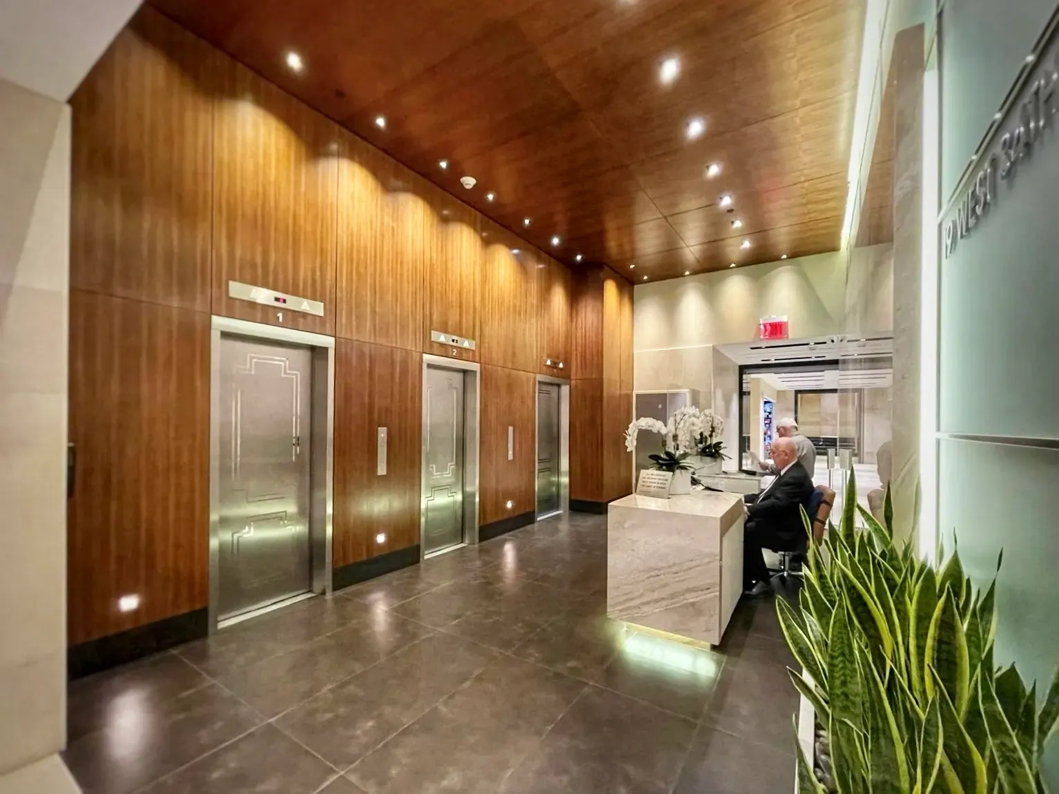 19  W  34th  ST